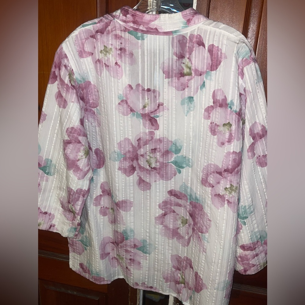 Alfred Dunner Brand Button Down Top. Size 18 - Picture 4 of 4